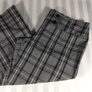 Ladies Sz 11 - Black/Grey/White Plaid Wide Legged Cuffed Capri Pant